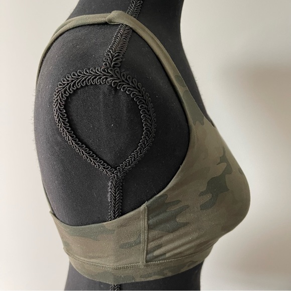 Lululemon Energy Bra Camo Fatigue Green Size 6 - Picture 9 of 14